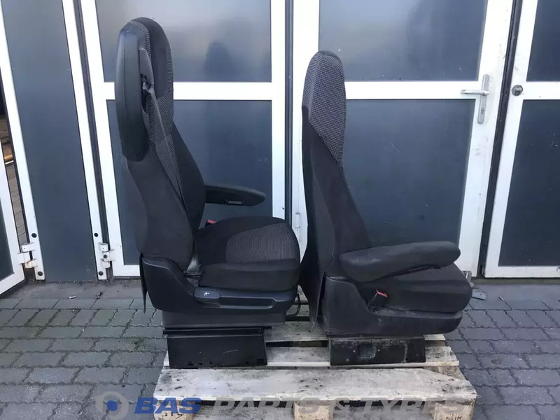 DAF XF106 Stoelen set DAF 1844320 - Siège pour Camion: photos 4 DAF XF106 Stoelen set DAF 1844320 - Siège pour Camion: photos 4