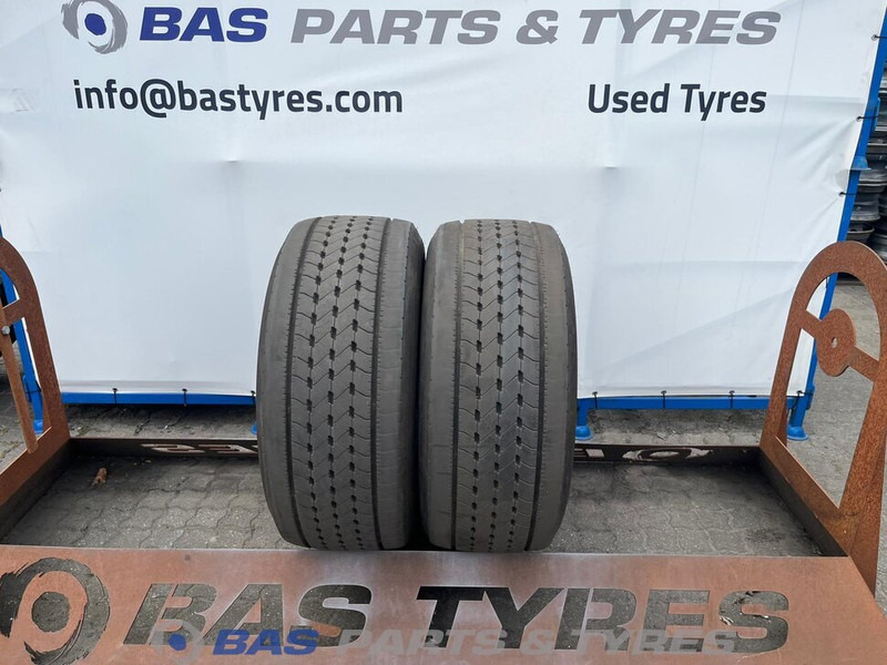 Goodyear Goodyear 385/55R22.5 Kmax S G2 160/158 K M+S 3PMSF gebruikte set - Pneu pour Camion: photos 1 Goodyear Goodyear 385/55R22.5 Kmax S G2 160/158 K M+S 3PMSF gebruikte set - Pneu pour Camion: photos 1