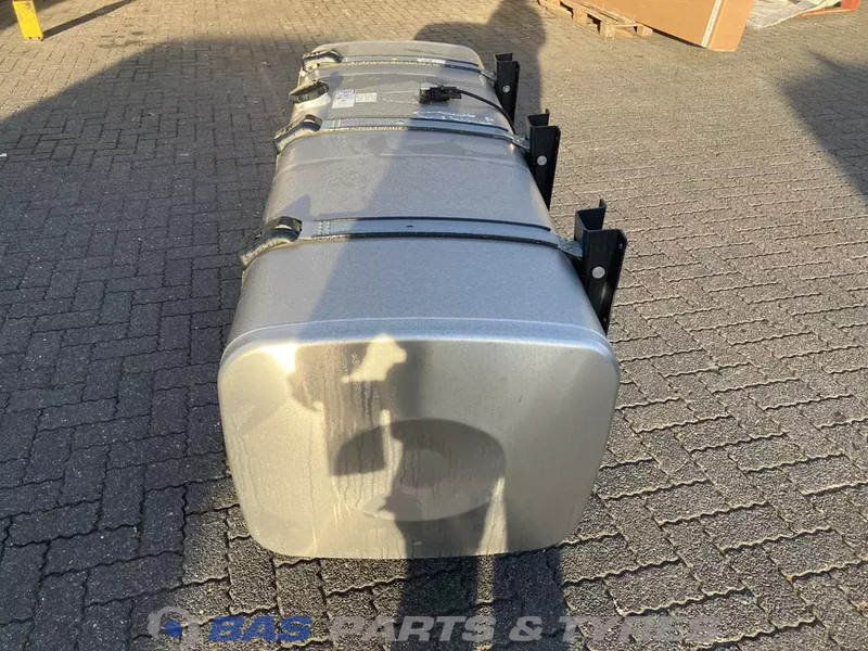 MAN Brandstoftank MAN 700 Liter 81122015710 - Réservoir de carburant pour Camion: photos 2 MAN Brandstoftank MAN 700 Liter 81122015710 - Réservoir de carburant pour Camion: photos 2