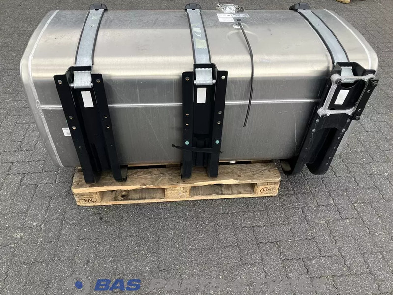 MAN Brandstoftank MAN 710 Liter 81122016766 - Réservoir de carburant pour Camion: photos 2 MAN Brandstoftank MAN 710 Liter 81122016766 - Réservoir de carburant pour Camion: photos 2