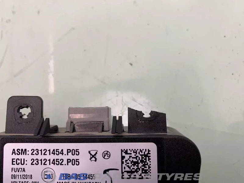 Renault Regeleenheid rijbaanwisseling Renault 7423121452 - Lumière/ Éclairage pour Camion: photos 4 Renault Regeleenheid rijbaanwisseling Renault 7423121452 - Lumière/ Éclairage pour Camion: photos 4