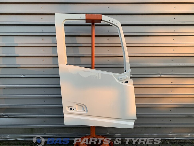 Volvo FH4 Portier Rechts Volvo 82183386 - Portière et pièces pour Camion: photos 1 Volvo FH4 Portier Rechts Volvo 82183386 - Portière et pièces pour Camion: photos 1