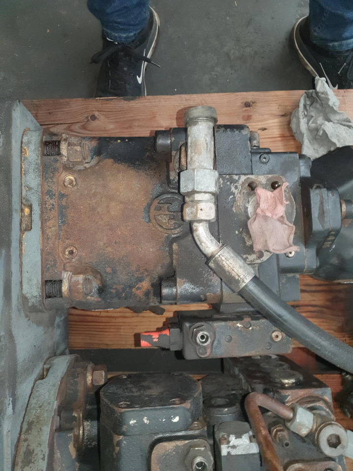 Brueninghaus Hydromatik Liebherr L564 - Pompe hydraulique pour Engins de chantier: photos 2 Brueninghaus Hydromatik Liebherr L564 - Pompe hydraulique pour Engins de chantier: photos 2