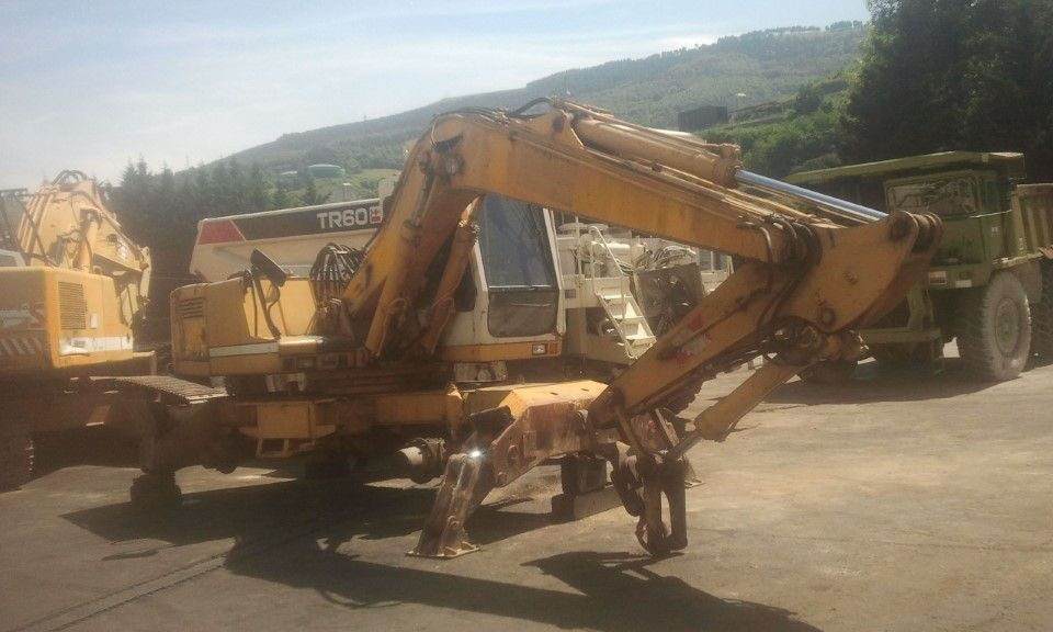 LIEBHERR A902LI - Pelle sur pneus: photos 1 LIEBHERR A902LI - Pelle sur pneus: photos 1