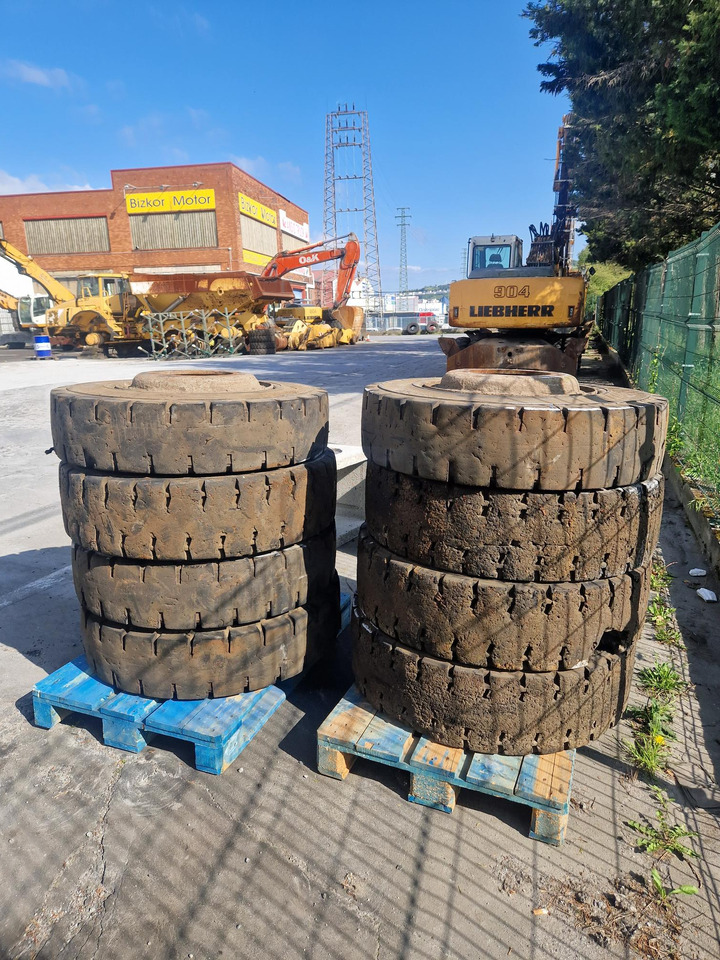 RUEDAS MACIZAS 12.00R20 - Roue complète pour Engins de chantier: photos 2 RUEDAS MACIZAS 12.00R20 - Roue complète pour Engins de chantier: photos 2