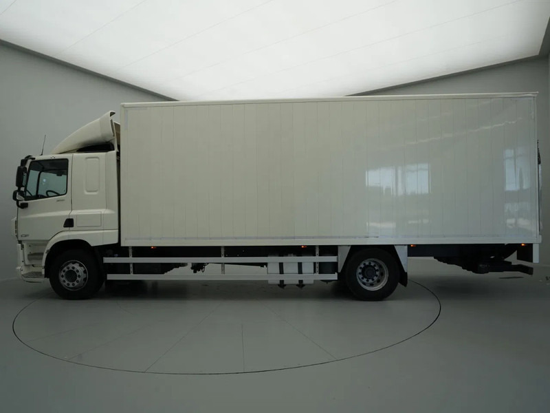 DAF CF 300 FA Sleeping Cab, New APK, Full Tank, New Tacho, 2t Laadklep - Camion fourgon: photos 3 DAF CF 300 FA Sleeping Cab, New APK, Full Tank, New Tacho, 2t Laadklep - Camion fourgon: photos 3