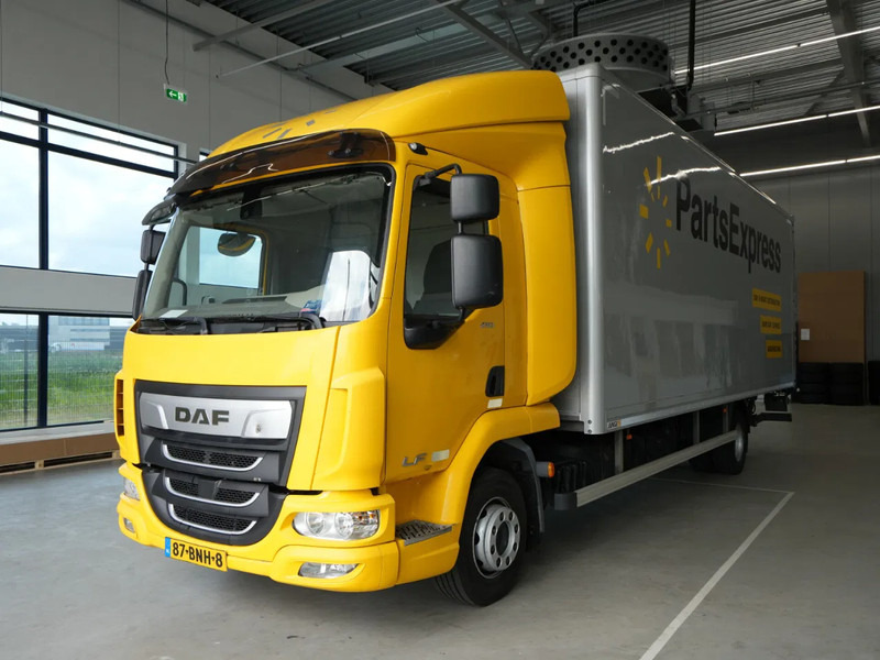 DAF LF 210 FA, 12t, Gesloten Bak, Laadklep 1,5t, Zijdeur, New Apk - Camion fourgon: photos 1 DAF LF 210 FA, 12t, Gesloten Bak, Laadklep 1,5t, Zijdeur, New Apk - Camion fourgon: photos 1