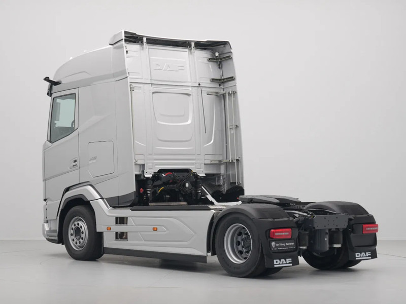 DAF XG 480 FT DVS LEATHER PTO-PREP B3-ALARM SILVER METALLIC (J5320MESI) VECTO 2 - Tracteur routier: photos 4 DAF XG 480 FT DVS LEATHER PTO-PREP B3-ALARM SILVER METALLIC (J5320MESI) VECTO 2 - Tracteur routier: photos 4