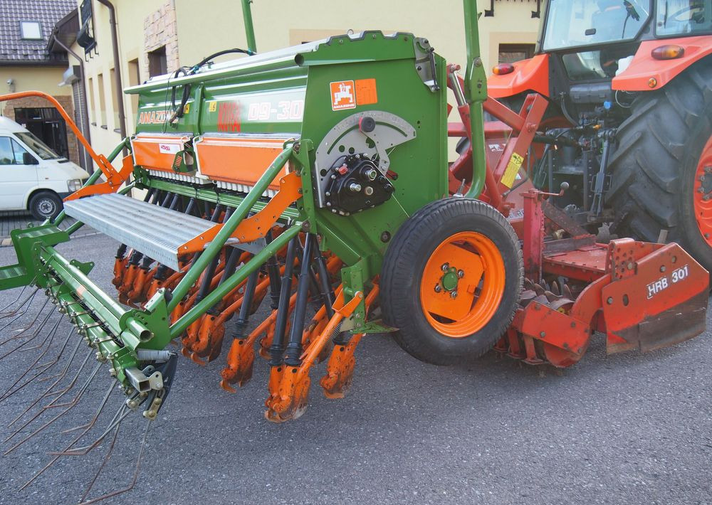 Agregat uprawowo-siewny Amazone HRB 301 I D9-30 2005 Agregat uprawowo siewny KUHN AMAZONE szerokość robocza 3m - Combiné de semis: photos 3 Agregat uprawowo-siewny Amazone HRB 301 I D9-30 2005 Agregat uprawowo siewny KUHN AMAZONE szerokość robocza 3m - Combiné de semis: photos 3