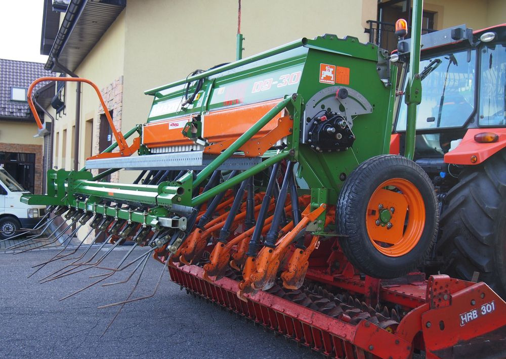 Agregat uprawowo-siewny Amazone HRB 301 I D9-30 2005 Agregat uprawowo siewny KUHN AMAZONE szerokość robocza 3m - Combiné de semis: photos 5 Agregat uprawowo-siewny Amazone HRB 301 I D9-30 2005 Agregat uprawowo siewny KUHN AMAZONE szerokość robocza 3m - Combiné de semis: photos 5