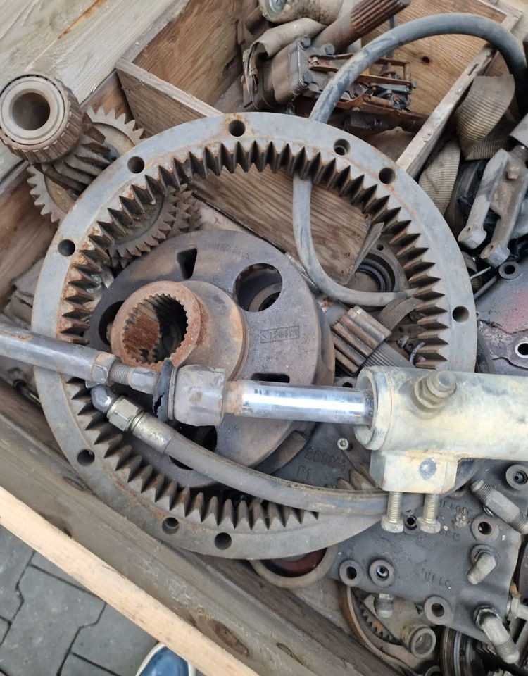 Części do Ciągnika Massey Ferguson MF 3000, 6000 Części do skrzyni biegów - Boîte de vitesse et pièces pour Machine agricole: photos 2 Części do Ciągnika Massey Ferguson MF 3000, 6000 Części do skrzyni biegów - Boîte de vitesse et pièces pour Machine agricole: photos 2