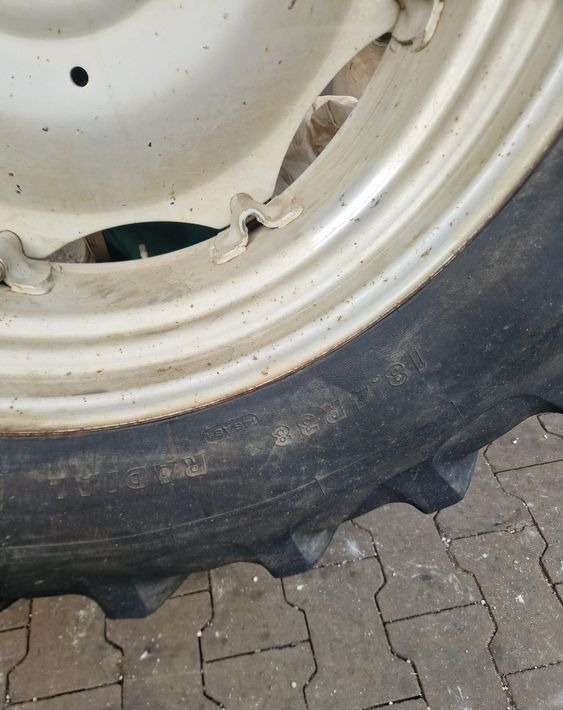 Części do Ciągnika Massey Ferguson MF 3000, 6000  Koła tylne 18,4R38 do ciągnika MF - Roue complète pour Machine agricole: photos 2 Części do Ciągnika Massey Ferguson MF 3000, 6000  Koła tylne 18,4R38 do ciągnika MF - Roue complète pour Machine agricole: photos 2