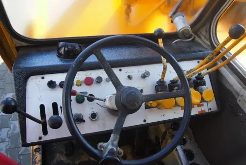 Dźwig Demag V72 1991 Dźwig żuraw Demag V72 12T 13m - Grue mobile: photos 4 Dźwig Demag V72 1991 Dźwig żuraw Demag V72 12T 13m - Grue mobile: photos 4