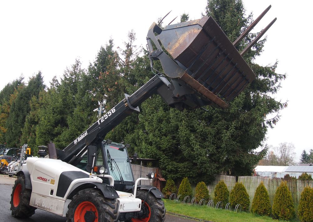 Ładowarka teleskopowa Bobcat T2556 2005 Ładowarka teleskopowa BOBCAT - Chariot télescopique: photos 2 Ładowarka teleskopowa Bobcat T2556 2005 Ładowarka teleskopowa BOBCAT - Chariot télescopique: photos 2