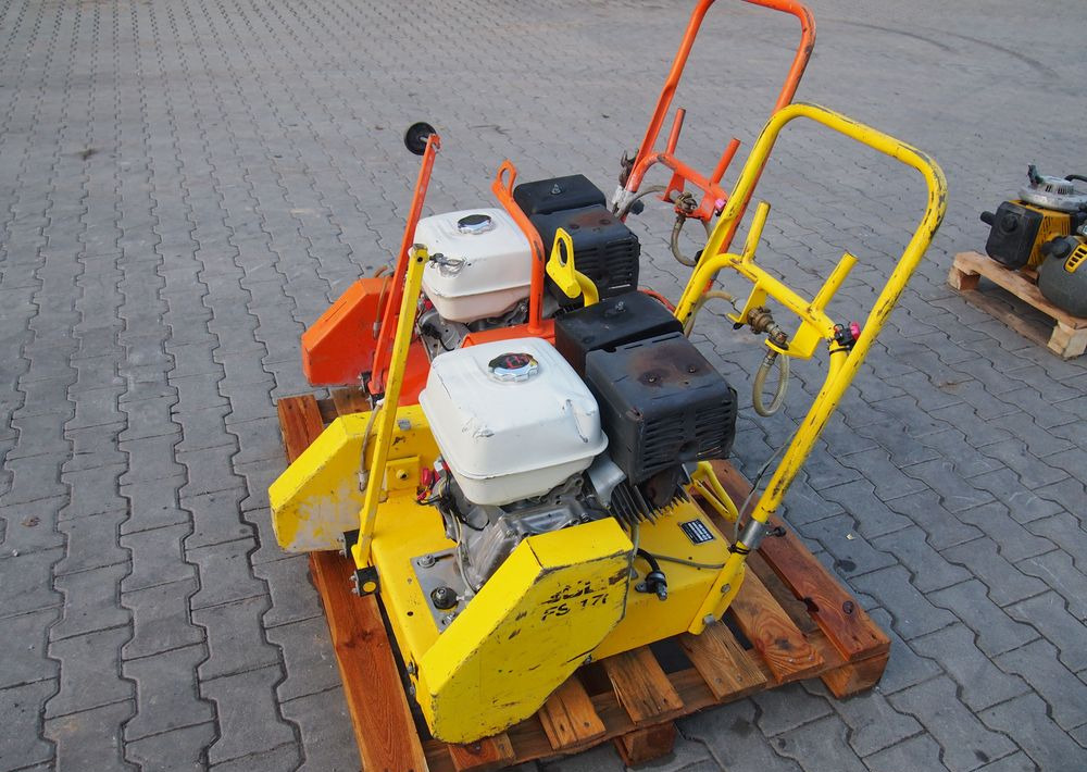 Piła do cięcia GOLZ FS 170 2006 PIŁA DO CIĘCIA asfaltu i betonu - Matériel de chantier: photos 4 Piła do cięcia GOLZ FS 170 2006 PIŁA DO CIĘCIA asfaltu i betonu - Matériel de chantier: photos 4