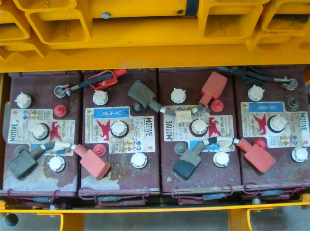 Haulotte Compact 14 - Nacelle ciseaux: photos 5 Haulotte Compact 14 - Nacelle ciseaux: photos 5