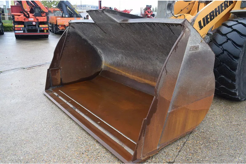 Liebherr L576 X power -stock id93 - Chargeuse sur pneus: photos 4 Liebherr L576 X power -stock id93 - Chargeuse sur pneus: photos 4