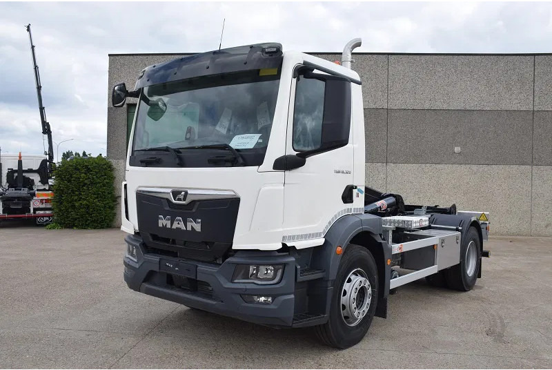 MAN TGM 18.320 - Camion ampliroll: photos 4 MAN TGM 18.320 - Camion ampliroll: photos 4