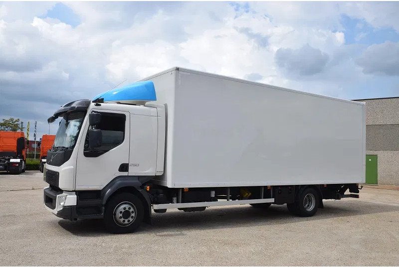 Volvo FL 250 - Camion fourgon: photos 3 Volvo FL 250 - Camion fourgon: photos 3