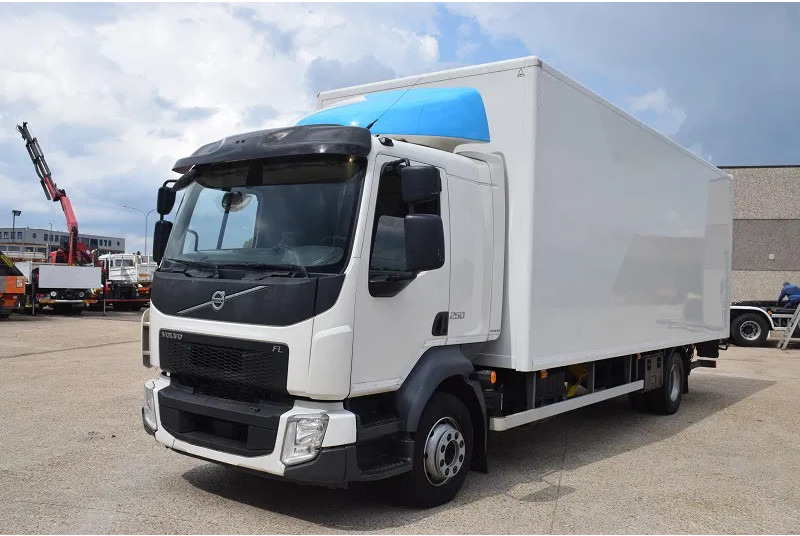 Volvo FL 250 - Camion fourgon: photos 2 Volvo FL 250 - Camion fourgon: photos 2