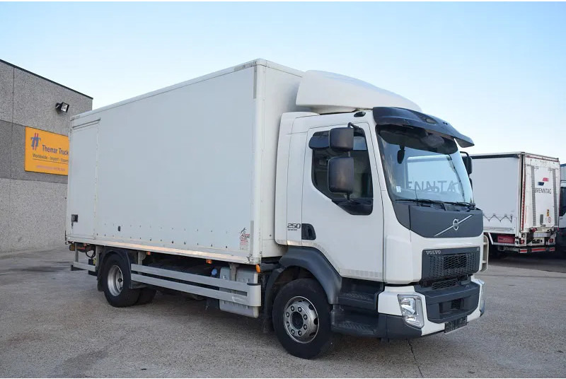 Volvo FL 250 - Camion fourgon: photos 4 Volvo FL 250 - Camion fourgon: photos 4
