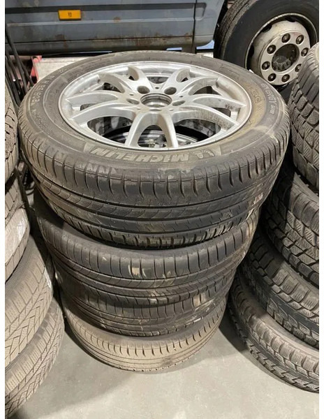 Michelin *205/55 R16 - Pneus et jantes pour Voiture: photos 1 Michelin *205/55 R16 - Pneus et jantes pour Voiture: photos 1