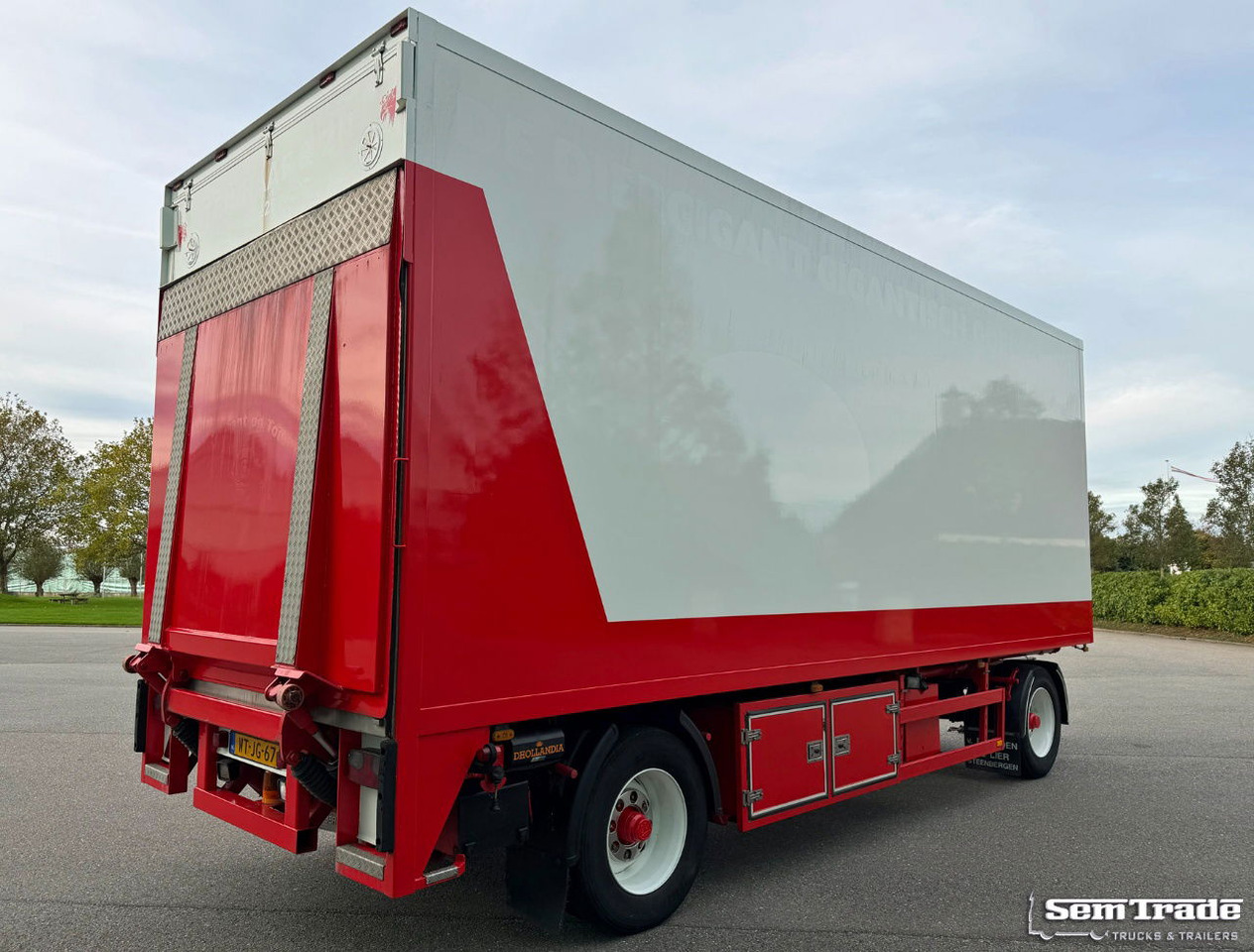 Heiwo Chassis + Isolated BOX 770x250x270 Inside Tail Lift Super Condition - Remorque fourgon: photos 4 Heiwo Chassis + Isolated BOX 770x250x270 Inside Tail Lift Super Condition - Remorque fourgon: photos 4