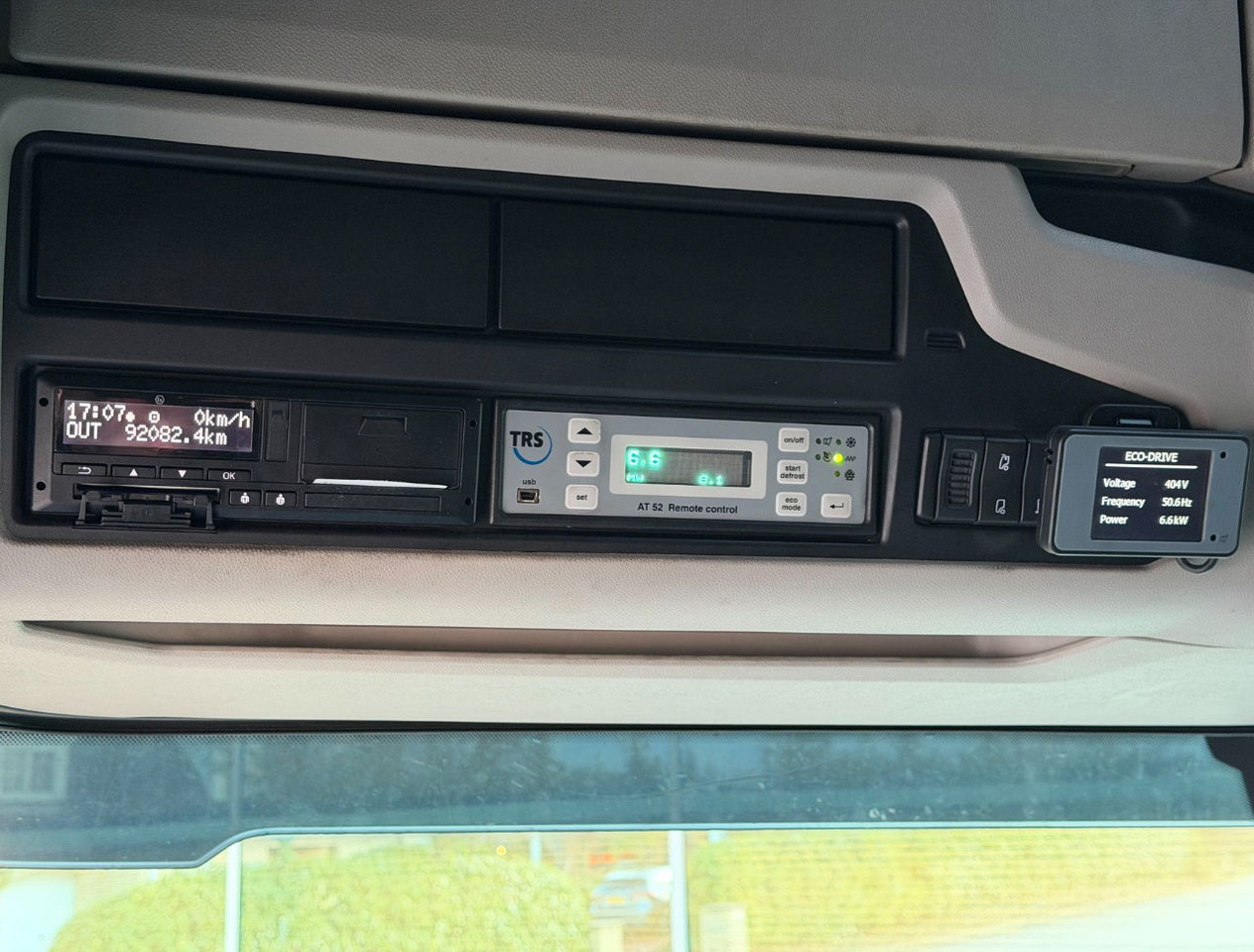 Camion frigorifique Scania S450 Full AIR Retarder VAN Beurden Isolated BOX Hydrarolls TRS Cooling NL-Truck: photos 11 Camion frigorifique Scania S450 Full AIR Retarder VAN Beurden Isolated BOX Hydrarolls TRS Cooling NL-Truck: photos 11