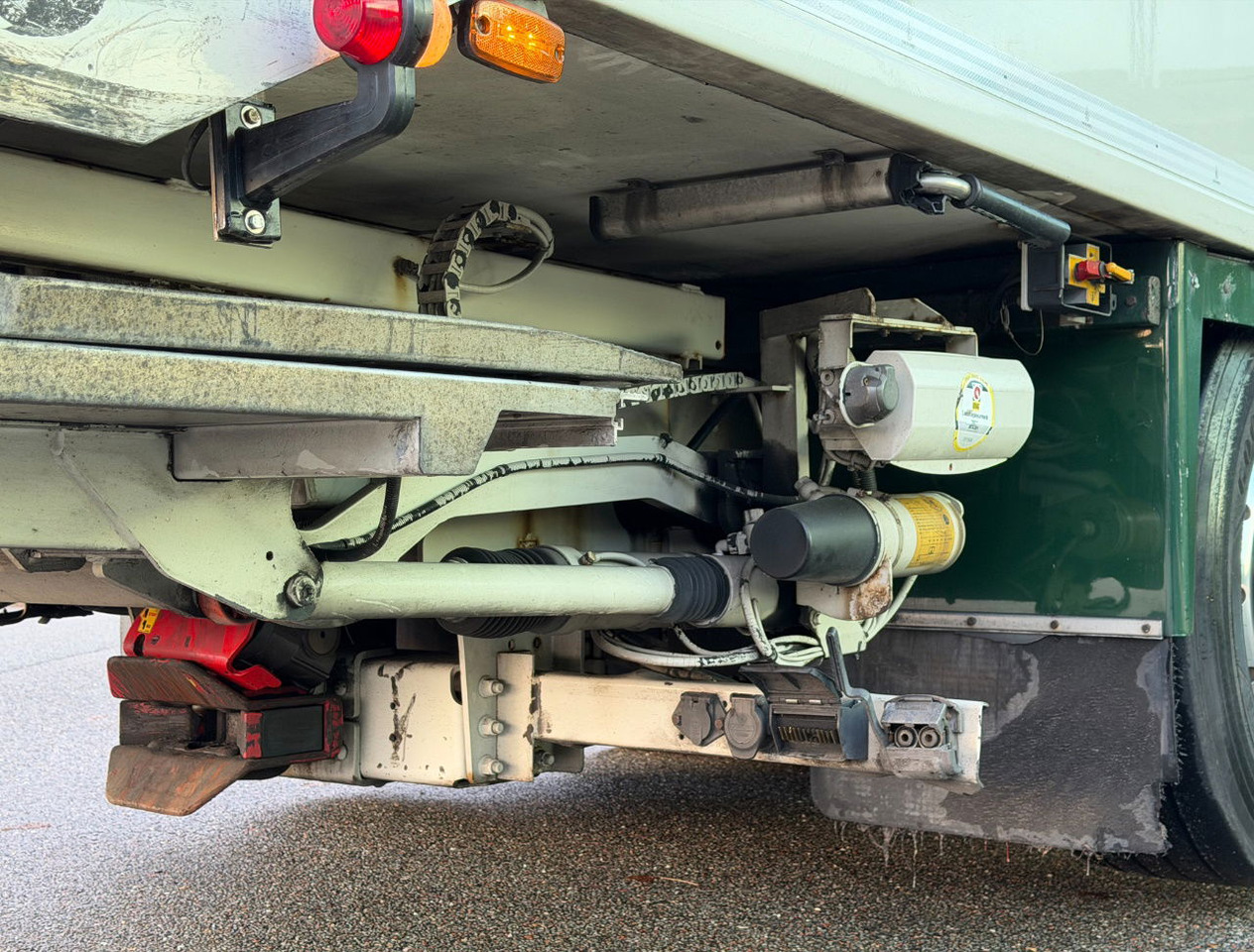 Camion frigorifique Scania S450 Full AIR Retarder VAN Beurden Isolated BOX Hydrarolls TRS Cooling NL-Truck: photos 16 Camion frigorifique Scania S450 Full AIR Retarder VAN Beurden Isolated BOX Hydrarolls TRS Cooling NL-Truck: photos 16