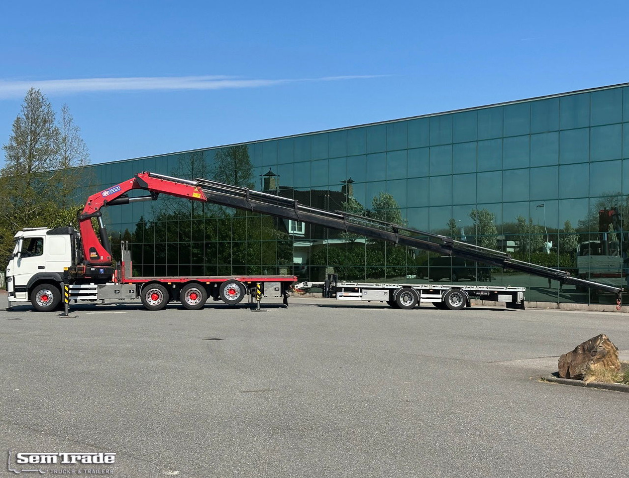 Volvo FMX 540 8X4 HMF 6020 K8 Kraan 231.000 KM + 2023 Sterk Trailer Super Condit - Camion grue: photos 2 Volvo FMX 540 8X4 HMF 6020 K8 Kraan 231.000 KM + 2023 Sterk Trailer Super Condit - Camion grue: photos 2