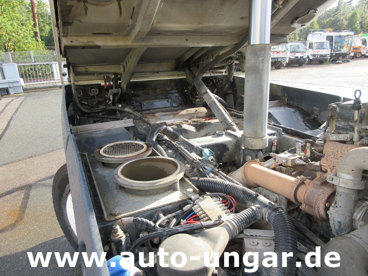 Balayeuse de voirie Aebi MFH 5500 Baujahr 2014 Euro 5 Kehrmaschine mit zusätzlichem Schwemmbalken: photos 13
