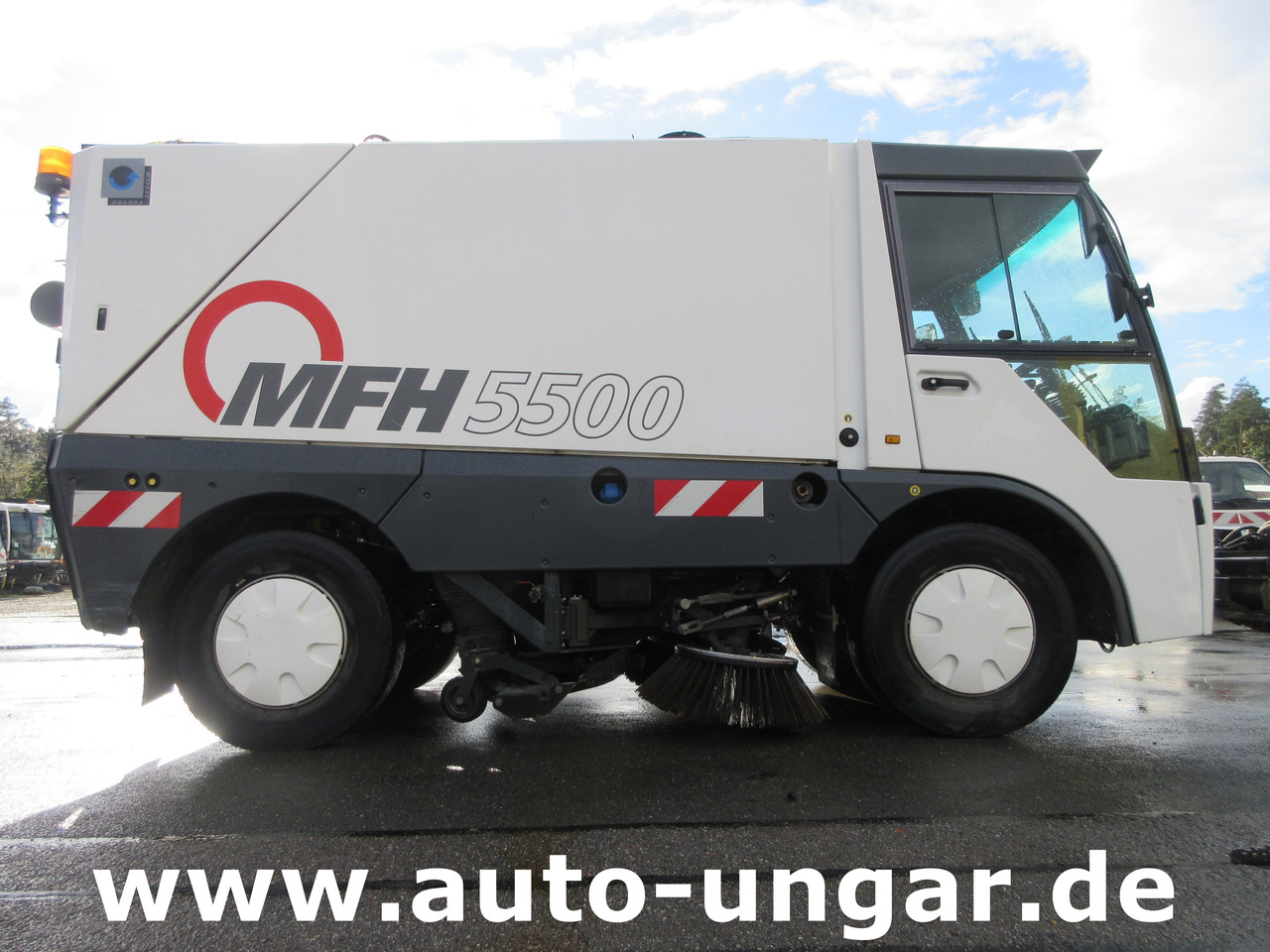 Balayeuse de voirie Aebi MFH 5500 Baujahr 2014 Euro 5 Kehrmaschine mit zusätzlichem Schwemmbalken: photos 7