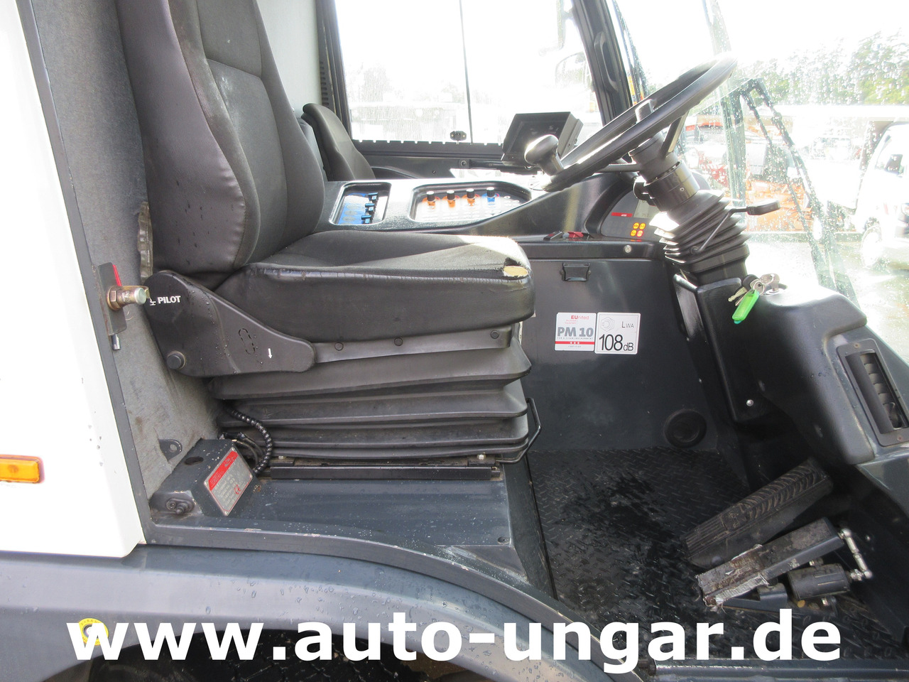 Balayeuse de voirie Aebi MFH 5500 Baujahr 2014 Euro 5 Kehrmaschine mit zusätzlichem Schwemmbalken: photos 16
