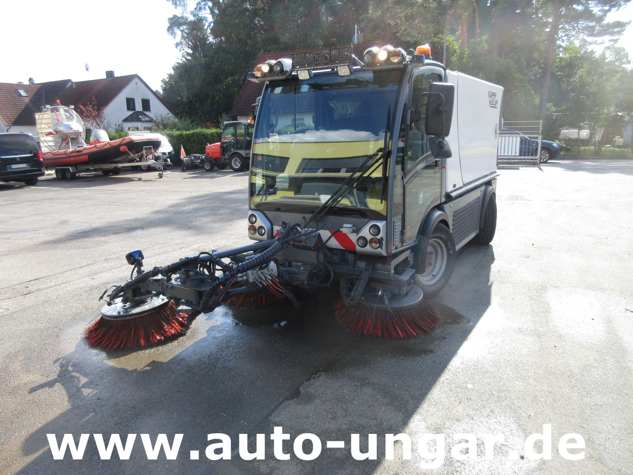 Boschung S3 Kehrmaschine urban sweeper Wildkrautbesen Allradlenkung - Balayeuse de voirie: photos 2 Boschung S3 Kehrmaschine urban sweeper Wildkrautbesen Allradlenkung - Balayeuse de voirie: photos 2