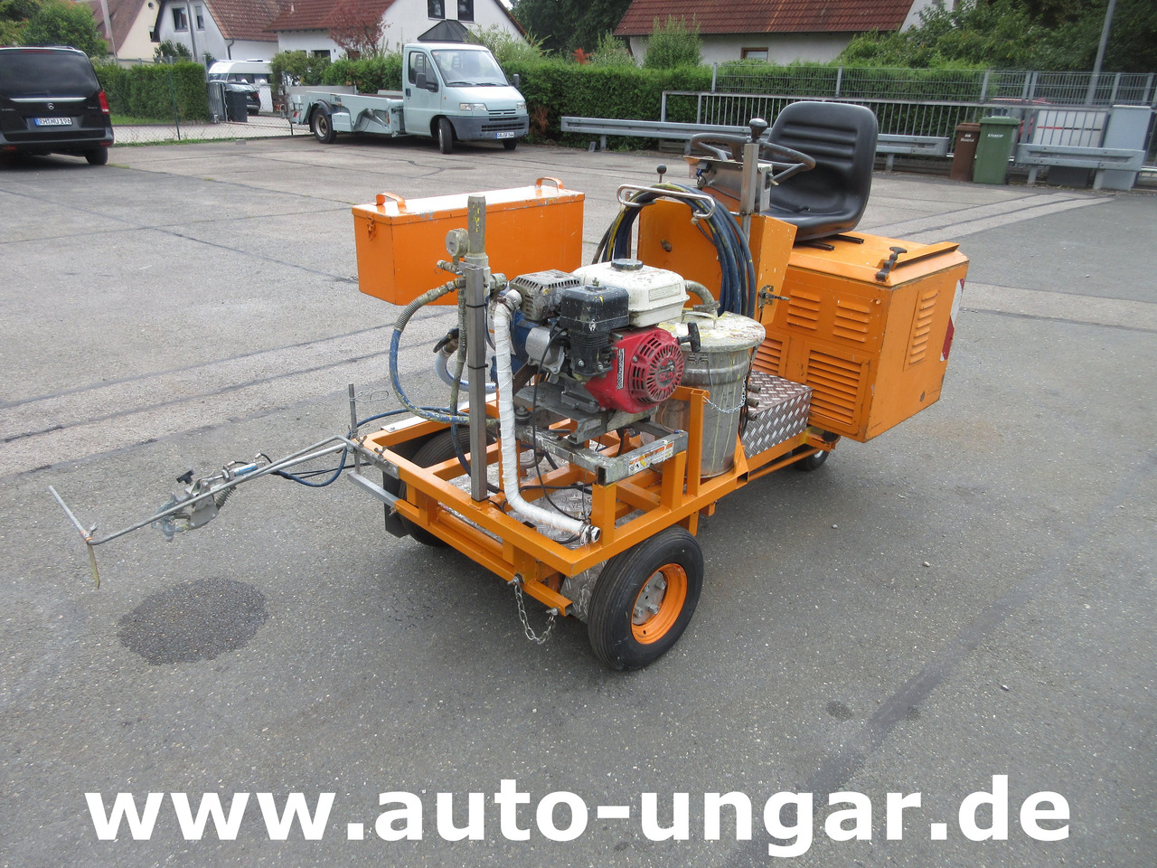 Graco LineLazer II 5900 auf Zindel VarioZet Linedriver Perlstreuer + Airless-Farb-Spritze Hofmann - Travaux routiers: photos 2 Graco LineLazer II 5900 auf Zindel VarioZet Linedriver Perlstreuer + Airless-Farb-Spritze Hofmann - Travaux routiers: photos 2