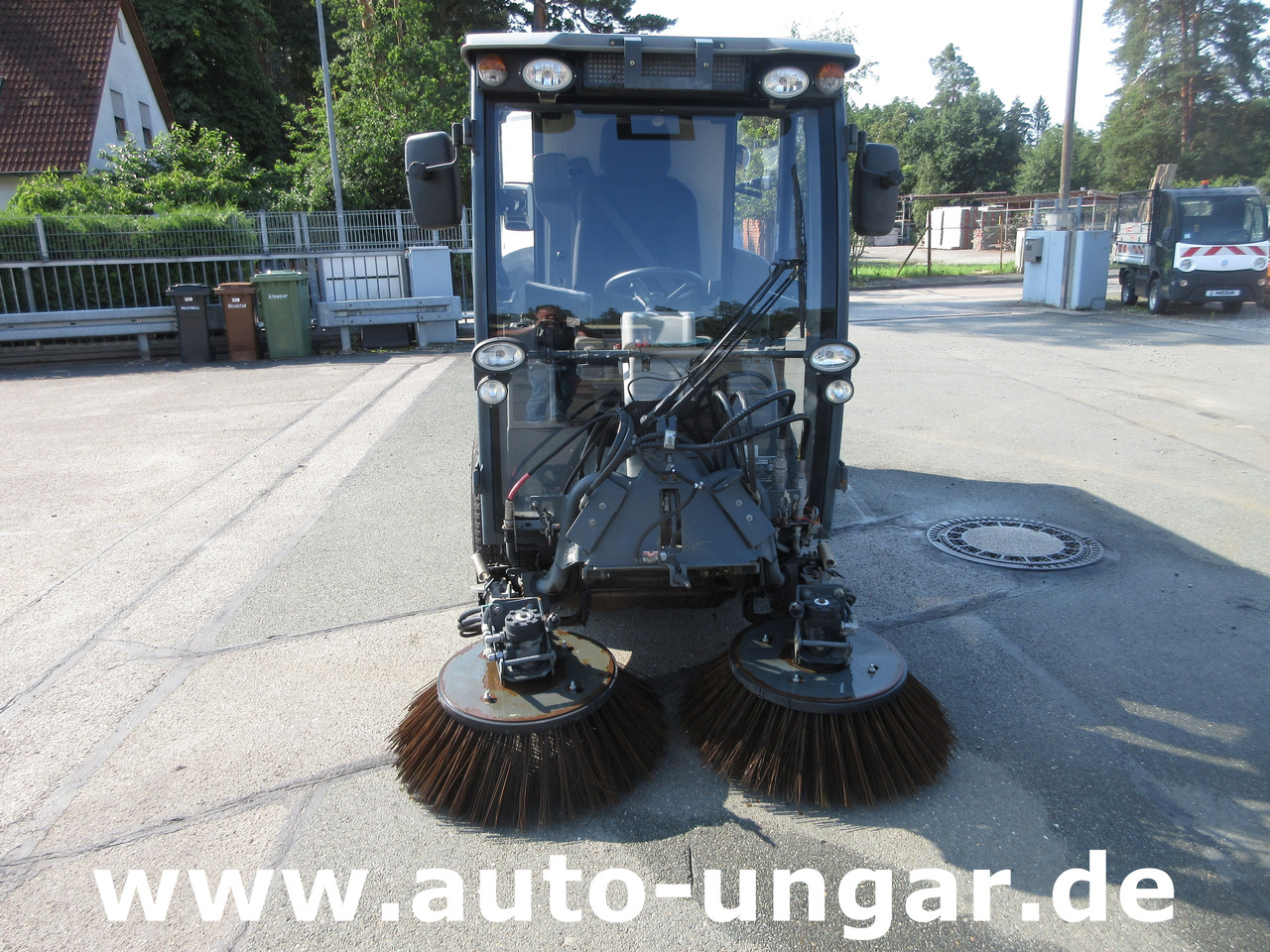Hako Citymaster CM 1600 4x4 Kehrmaschine mit Kärcher am Heck - Balayeuse de voirie: photos 2 Hako Citymaster CM 1600 4x4 Kehrmaschine mit Kärcher am Heck - Balayeuse de voirie: photos 2