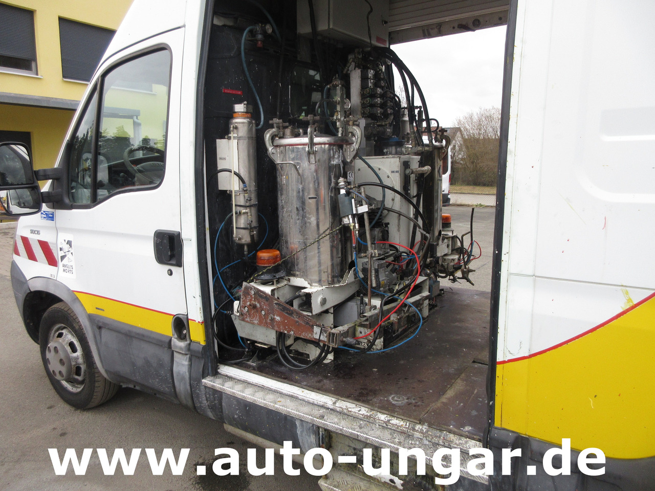 Travaux routiers Iveco 50C15 Jetline Graco LineLazer Markiermaschine Hofmann Roadmarking Machine: photos 27