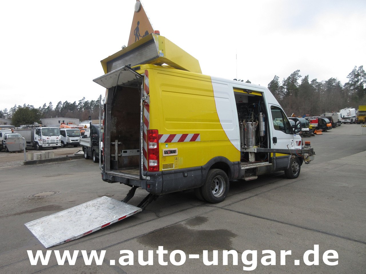 Travaux routiers Iveco 50C15 Jetline Graco LineLazer Markiermaschine Hofmann Roadmarking Machine: photos 16