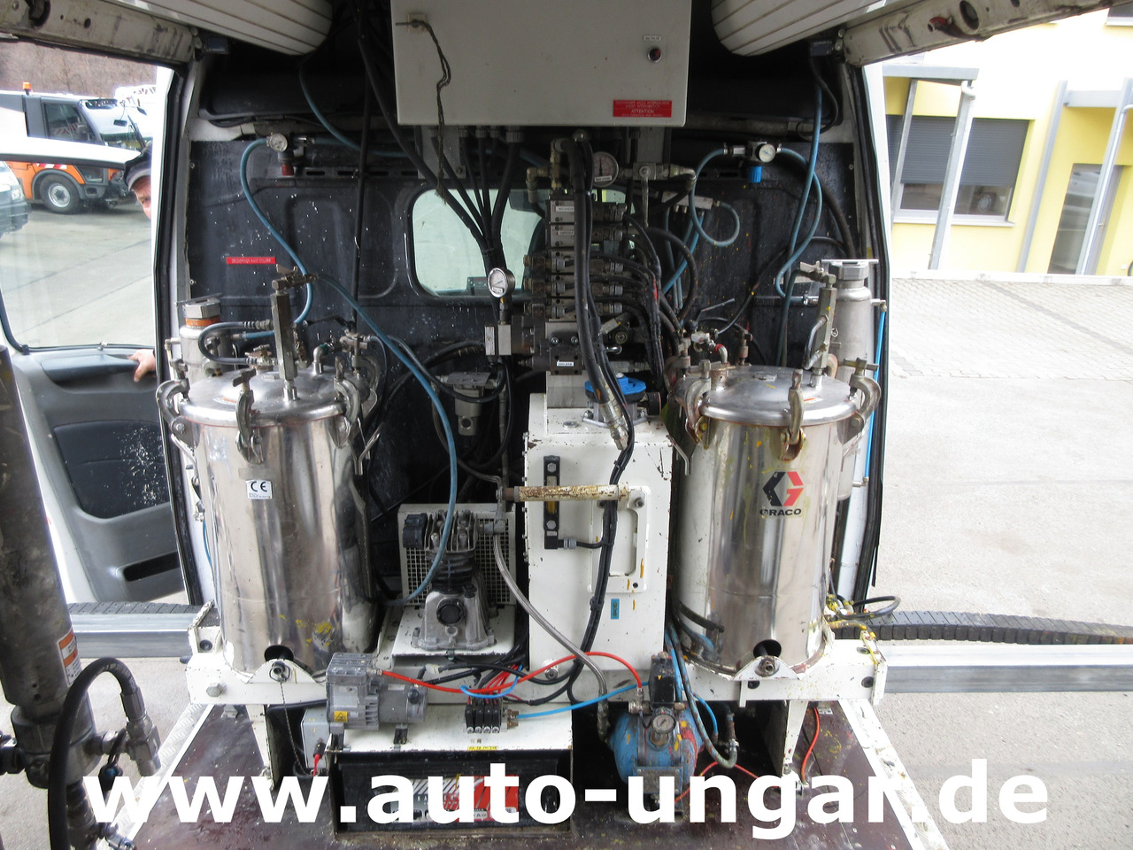 Travaux routiers Iveco 50C15 Jetline Graco LineLazer Markiermaschine Hofmann Roadmarking Machine: photos 7
