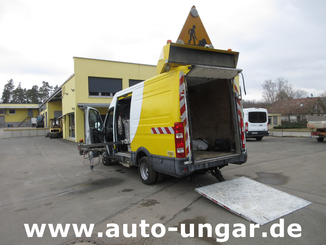 Travaux routiers Iveco 50C15 Jetline Graco LineLazer Markiermaschine Hofmann Roadmarking Machine: photos 14