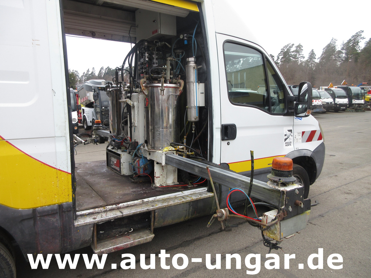 Travaux routiers Iveco 50C15 Jetline Graco LineLazer Markiermaschine Hofmann Roadmarking Machine: photos 17