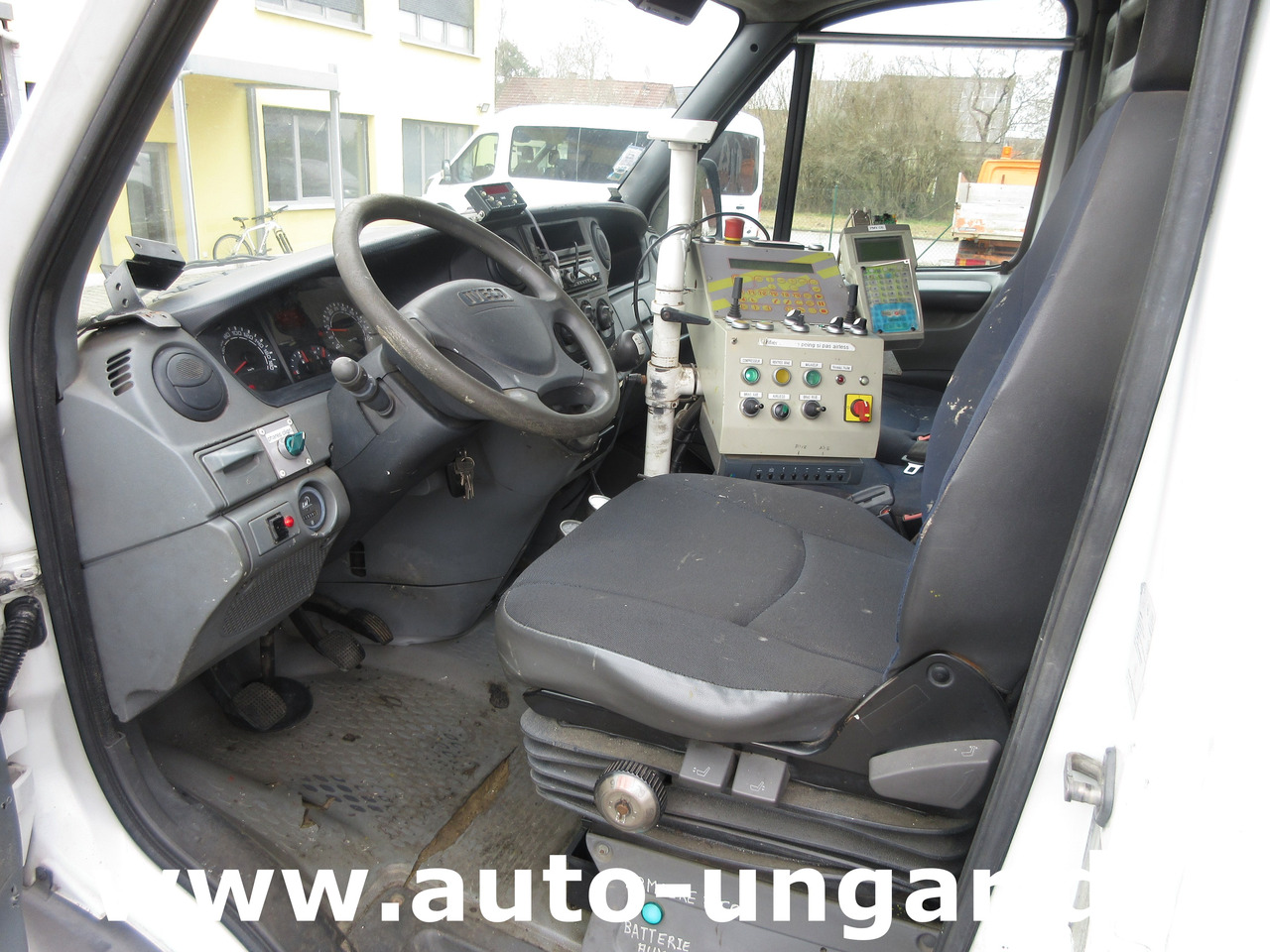 Travaux routiers Iveco 50C15 Jetline Graco LineLazer Markiermaschine Hofmann Roadmarking Machine: photos 20