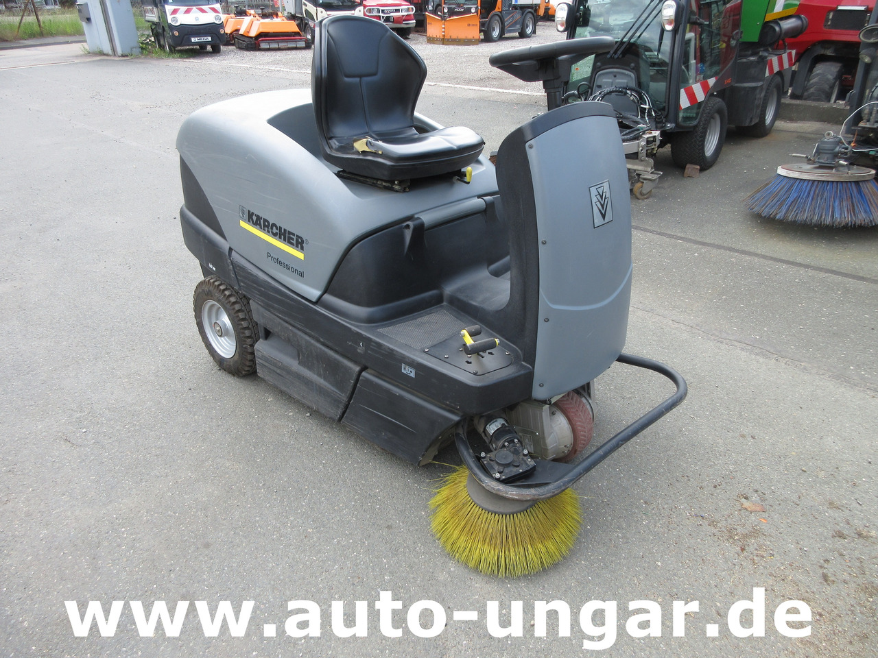 KÄRCHER KM 100/100 RBP Pack 1.280-112.0 elektrische Parkplatzkehrmaschine Hallenkehrmaschine Elektro - Balayeuse de voirie: photos 1 KÄRCHER KM 100/100 RBP Pack 1.280-112.0 elektrische Parkplatzkehrmaschine Hallenkehrmaschine Elektro - Balayeuse de voirie: photos 1