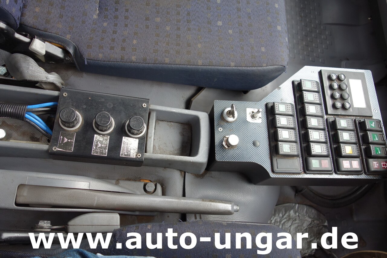 Balayeuse de voirie Mitsubishi Fuso Canter 7C15 mit Brock SL 140/2 Kehrmaschine Euro 4: photos 11