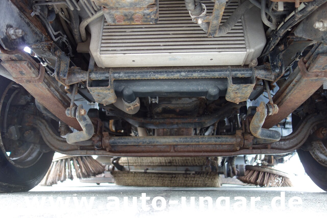 Balayeuse de voirie Mitsubishi Fuso Canter 7C15 mit Brock SL 140/2 Kehrmaschine Euro 4: photos 12