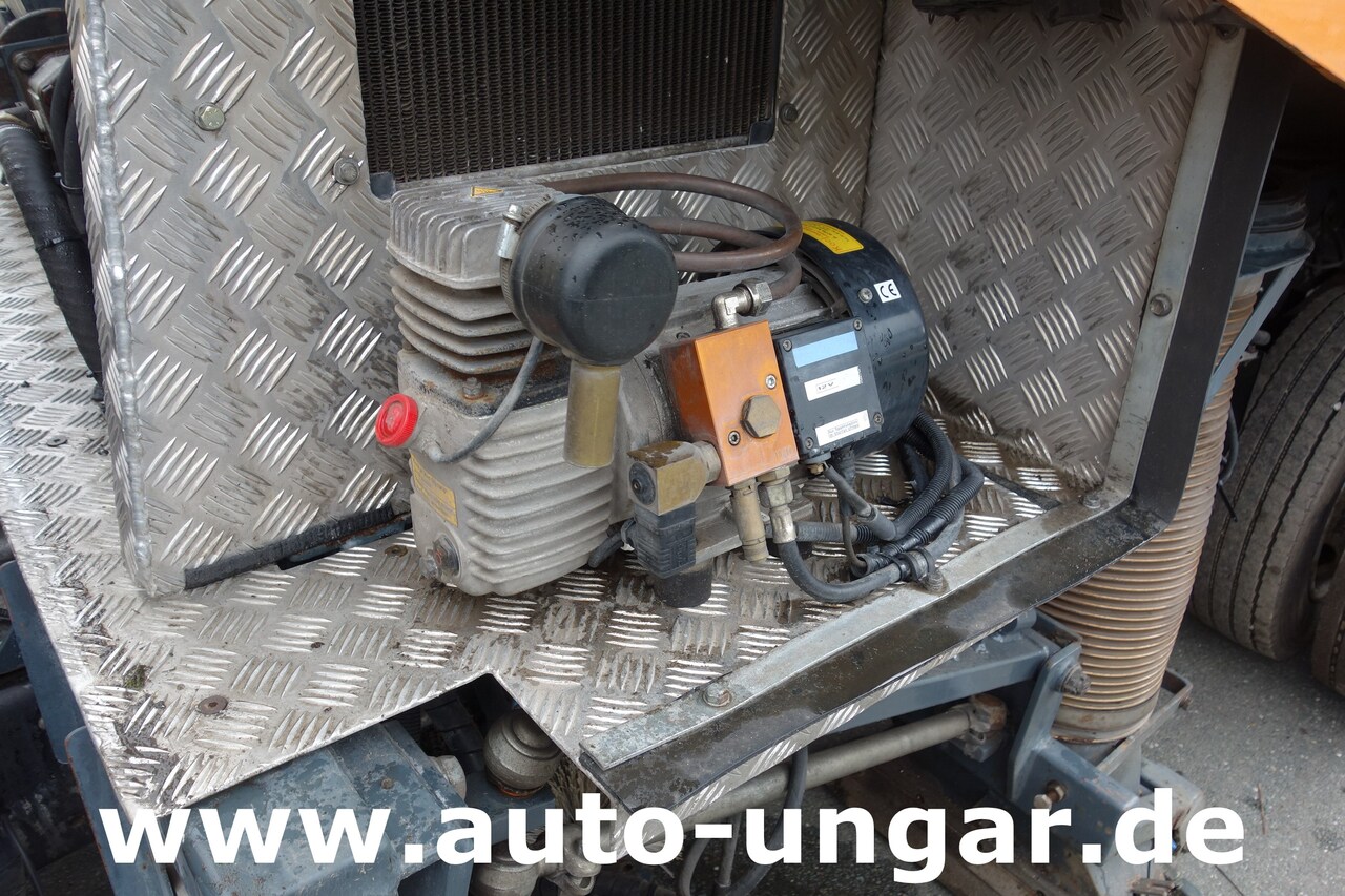 Balayeuse de voirie Mitsubishi Fuso Canter 7C15 mit Brock SL 140/2 Kehrmaschine Euro 4: photos 21