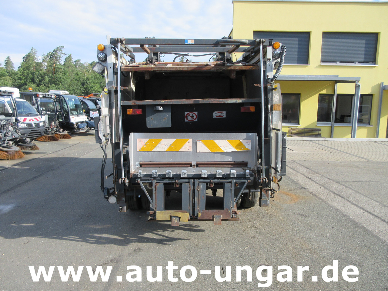 Nissan Cabstar 35.14 Mecagil Lebon Müllwagen BOM Garbage Truck 3.500kg - Benne à ordures ménagères: photos 5 Nissan Cabstar 35.14 Mecagil Lebon Müllwagen BOM Garbage Truck 3.500kg - Benne à ordures ménagères: photos 5