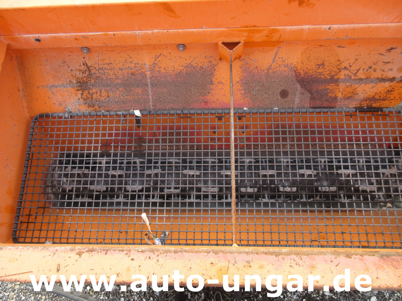 Rauch UKS 120 Anbaustreuer Salzstreuer hydraulisch Streuautomat Winterdienst - Tracteur communal: photos 2 Rauch UKS 120 Anbaustreuer Salzstreuer hydraulisch Streuautomat Winterdienst - Tracteur communal: photos 2