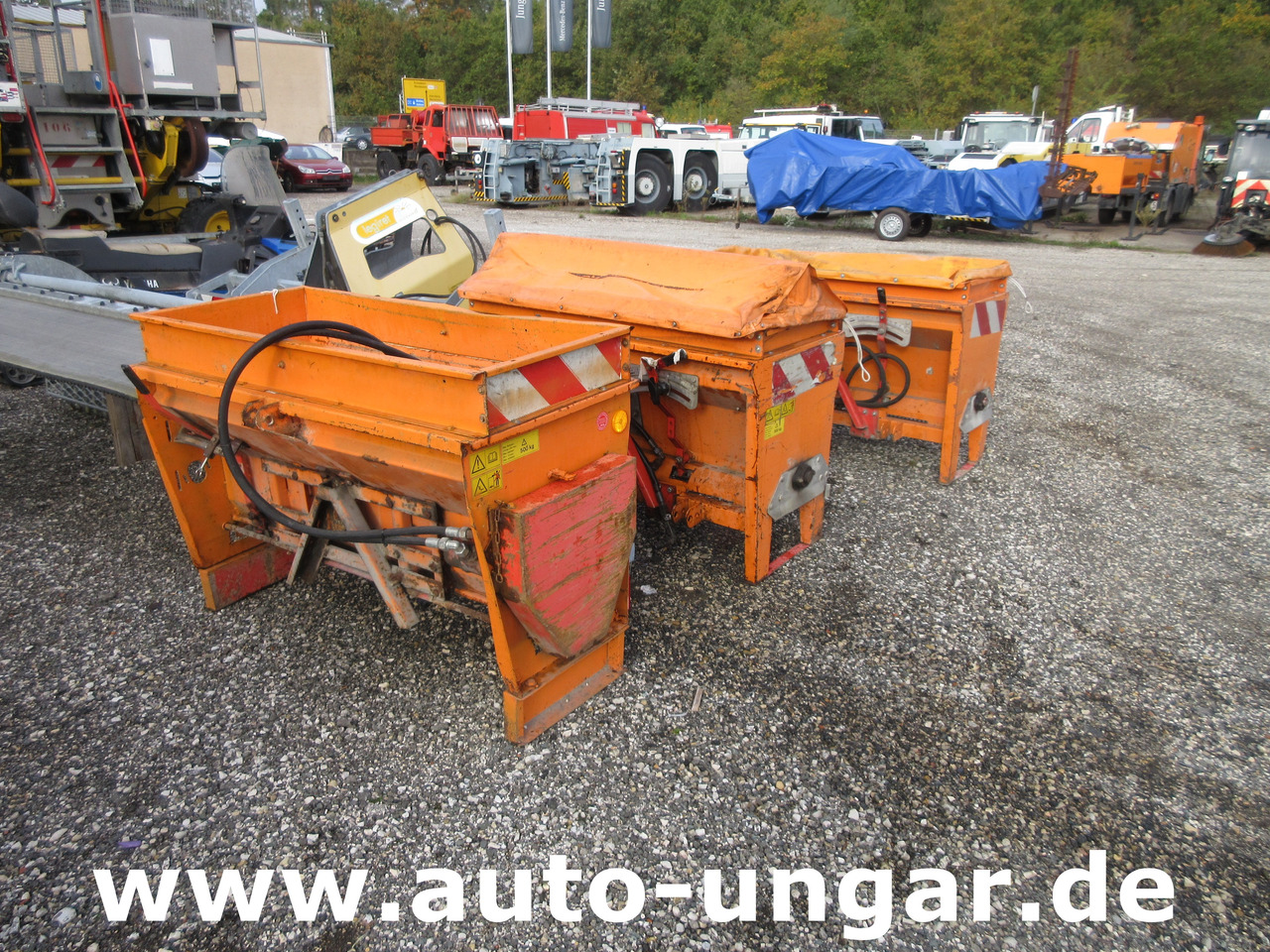 Rauch UKS 120 Anbaustreuer Salzstreuer hydraulisch Streuautomat Winterdienst - Tracteur communal: photos 1 Rauch UKS 120 Anbaustreuer Salzstreuer hydraulisch Streuautomat Winterdienst - Tracteur communal: photos 1
