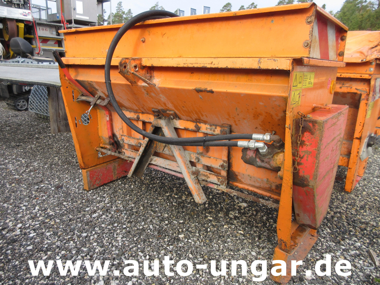 Rauch UKS 120 Anbaustreuer Salzstreuer hydraulisch Streuautomat Winterdienst - Tracteur communal: photos 5 Rauch UKS 120 Anbaustreuer Salzstreuer hydraulisch Streuautomat Winterdienst - Tracteur communal: photos 5